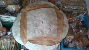 pan redondo sobre dulces